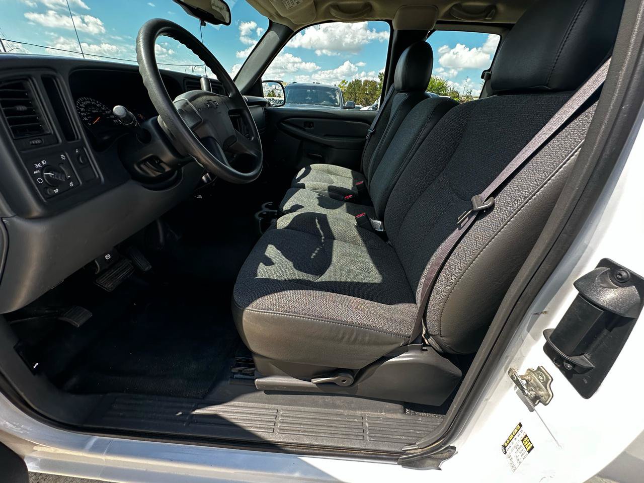 Used 2005 Chevrolet Silverado 1500 W/T RWD image 19
