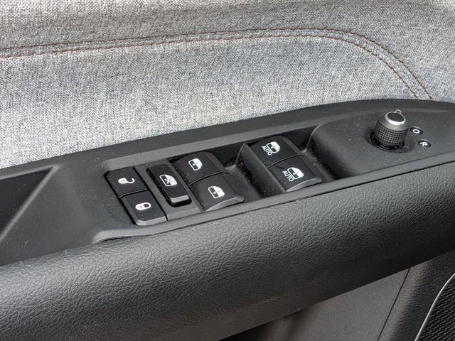 Used 2023 Jeep Compass Latitude image 15