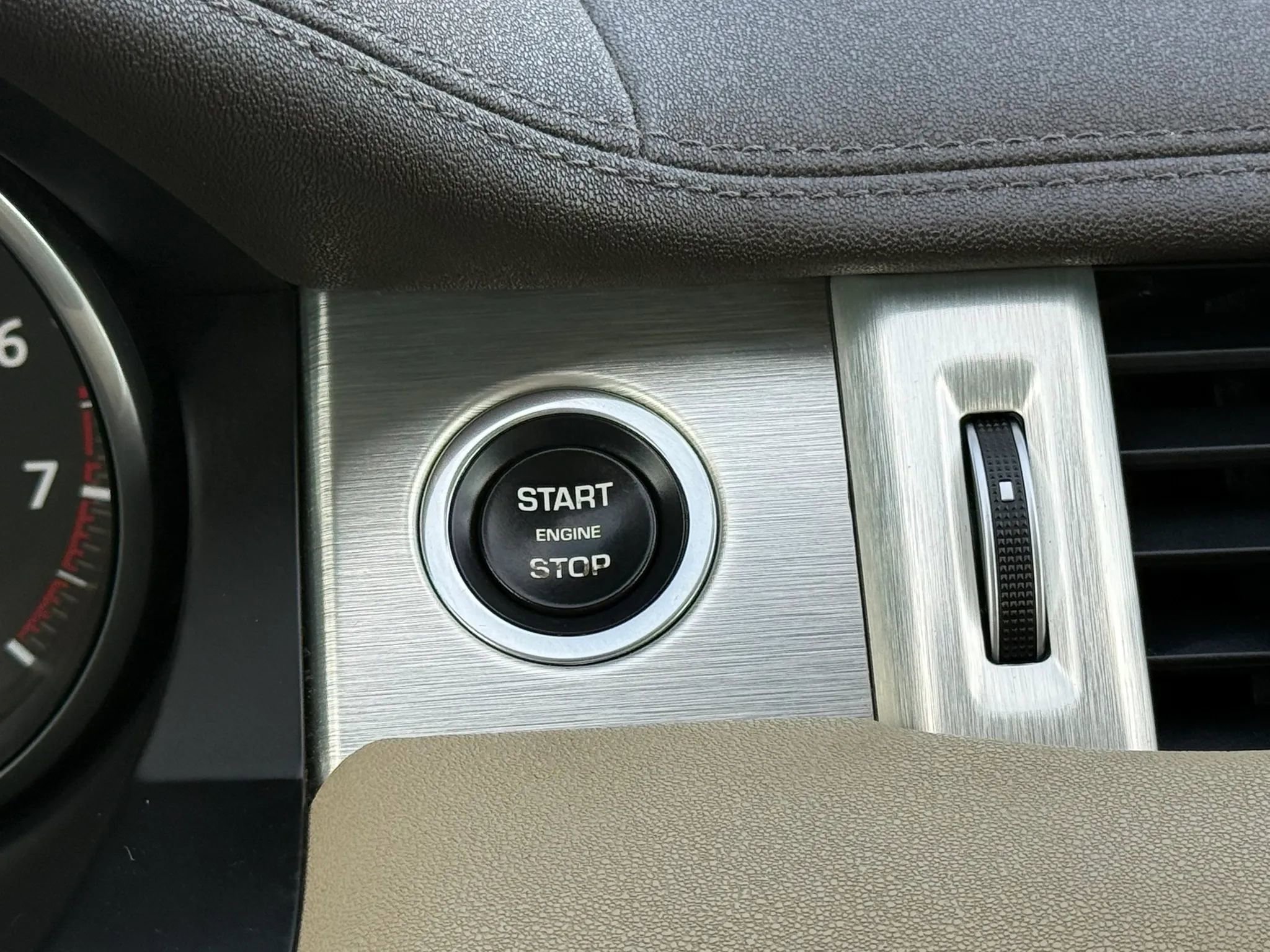 Used 2017 Land Rover Range Rover Evoque SE AWD/4WD image 44