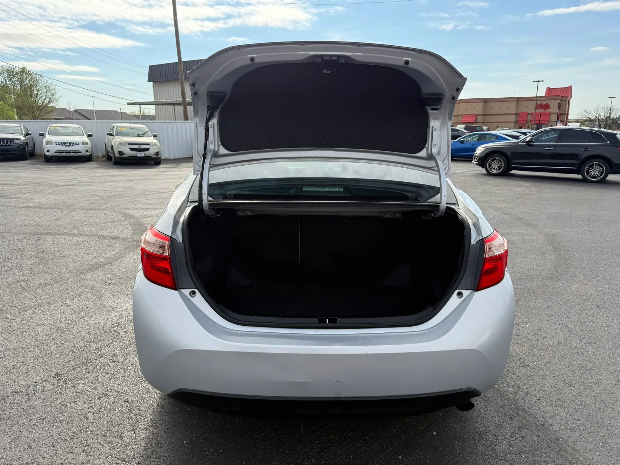 Used 2017 Toyota Corolla LE image 22