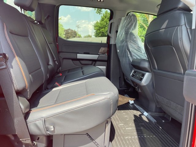 New 2025 Ford F550 4x4 Crew Cab image 17