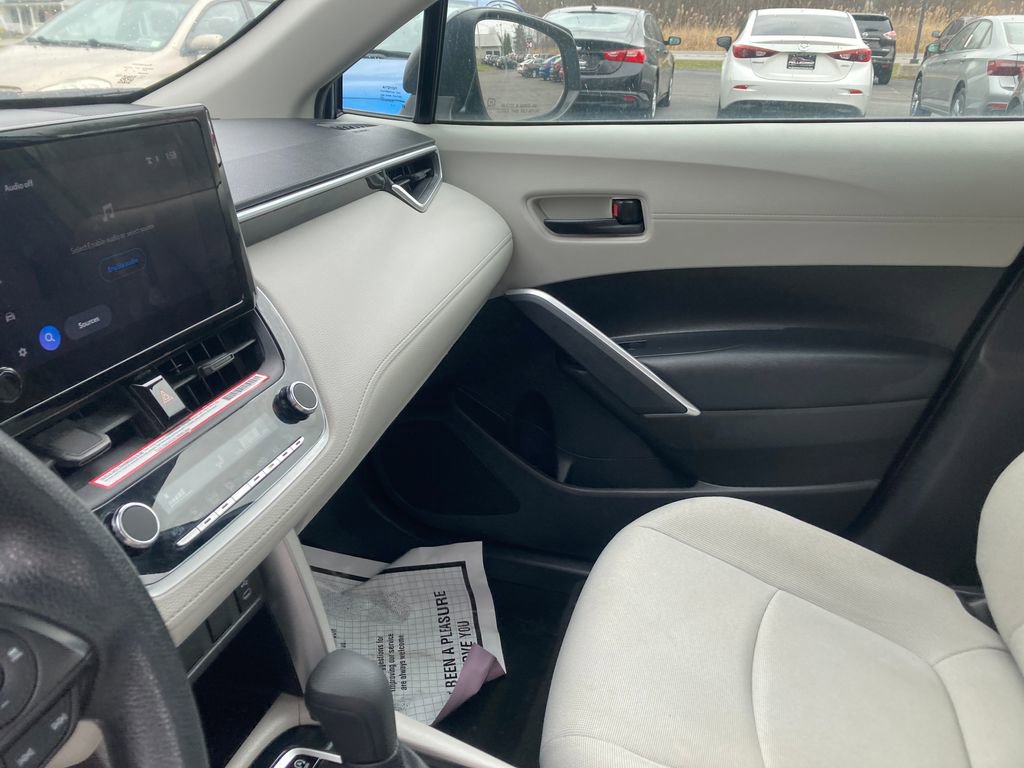 Used 2023 Toyota Corolla Cross L image 16