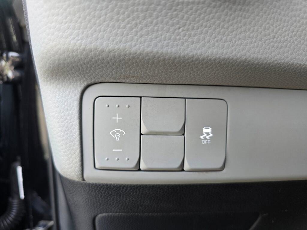 Used 2017 Kia Soul + FWD image 19