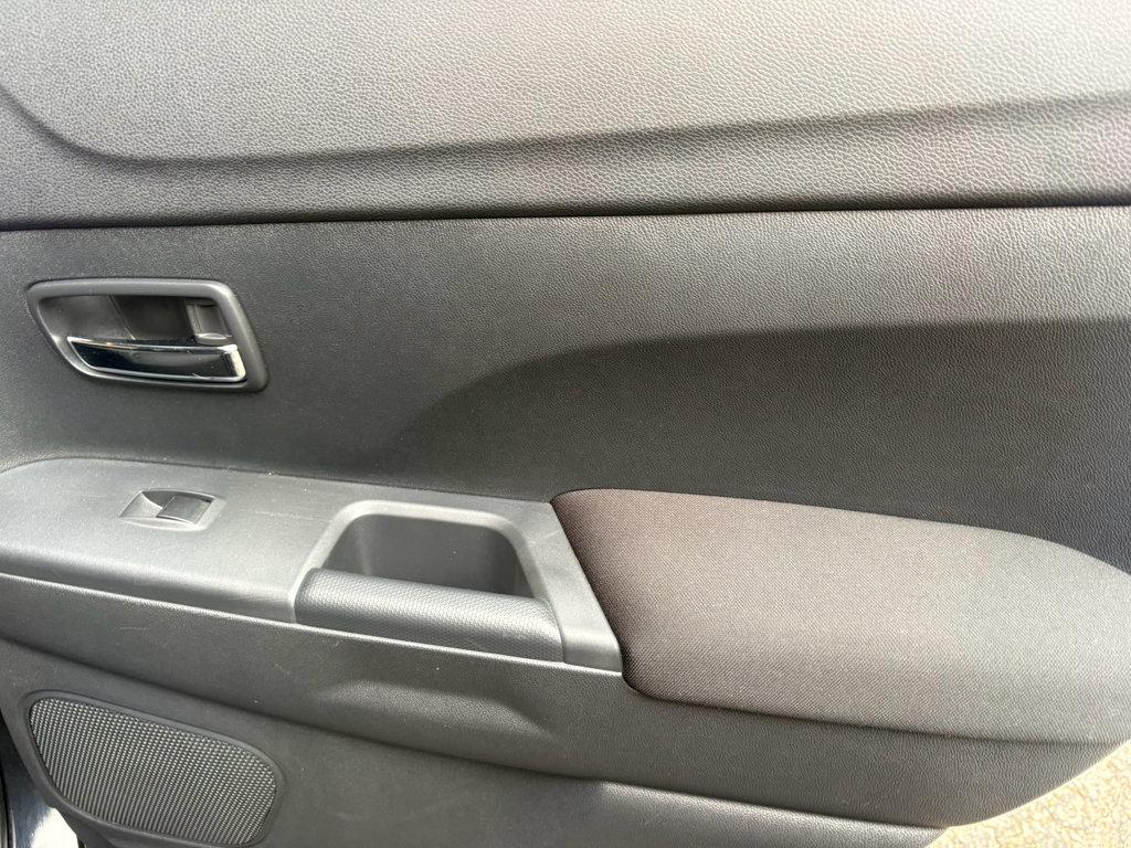 Used 2025 Mitsubishi Outlander Sport ES AWD/4WD image 23