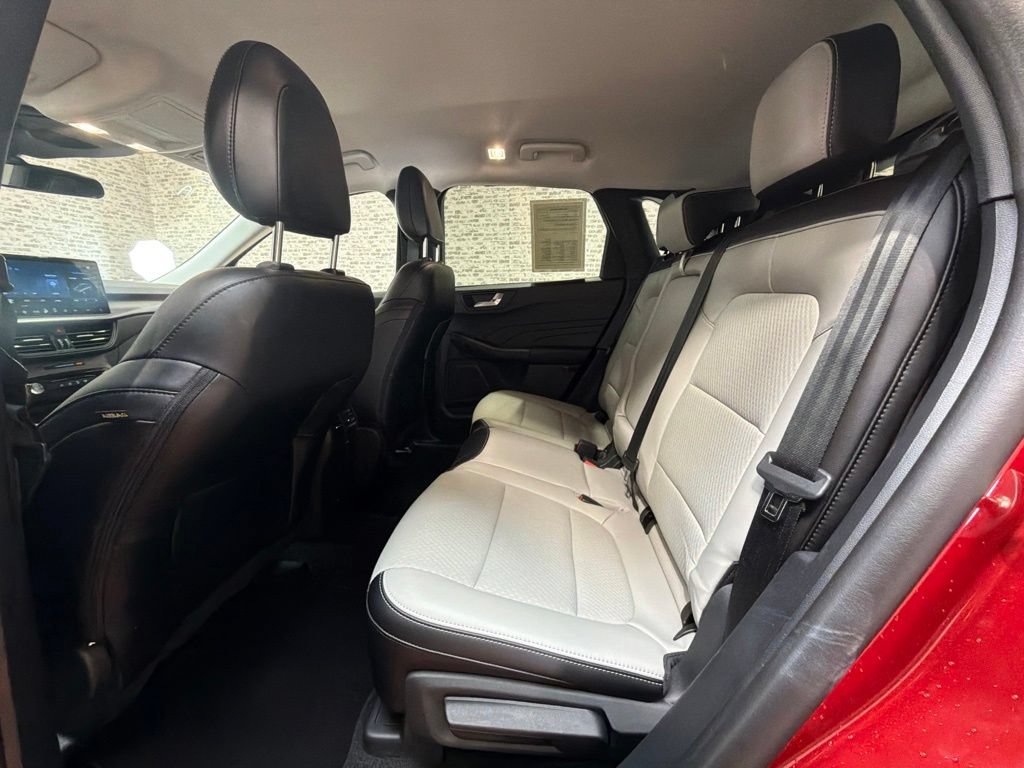 Used 2025 Ford Escape SE FWD image 12