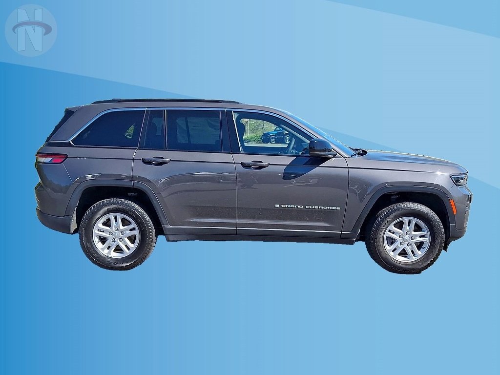 Used 2024 Jeep Grand Cherokee Laredo w/ Luxury Tech Group I AWD/4WD image 9
