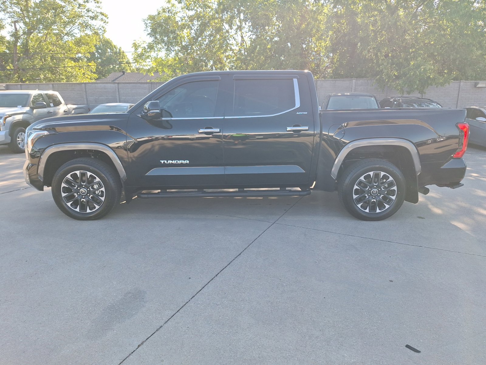 Used 2024 Toyota Tundra Limited w/ Power Package AWD/4WD image 3