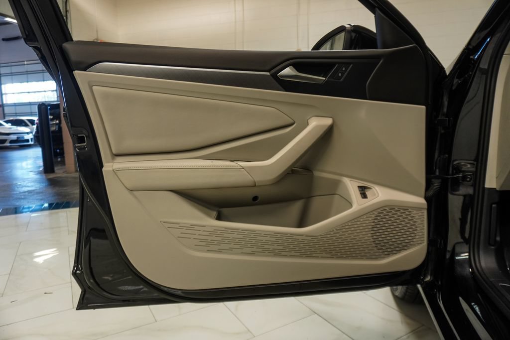 Used 2024 Volkswagen Jetta SE FWD image 16