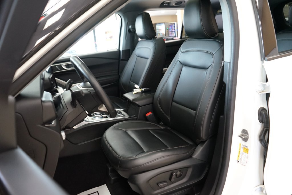 Used 2023 Ford Explorer XLT w/ Equipment Group 202A AWD/4WD image 2