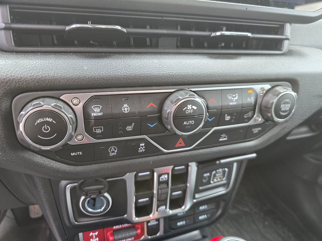 Used 2024 Jeep Wrangler Unlimited Sport AWD/4WD image 35