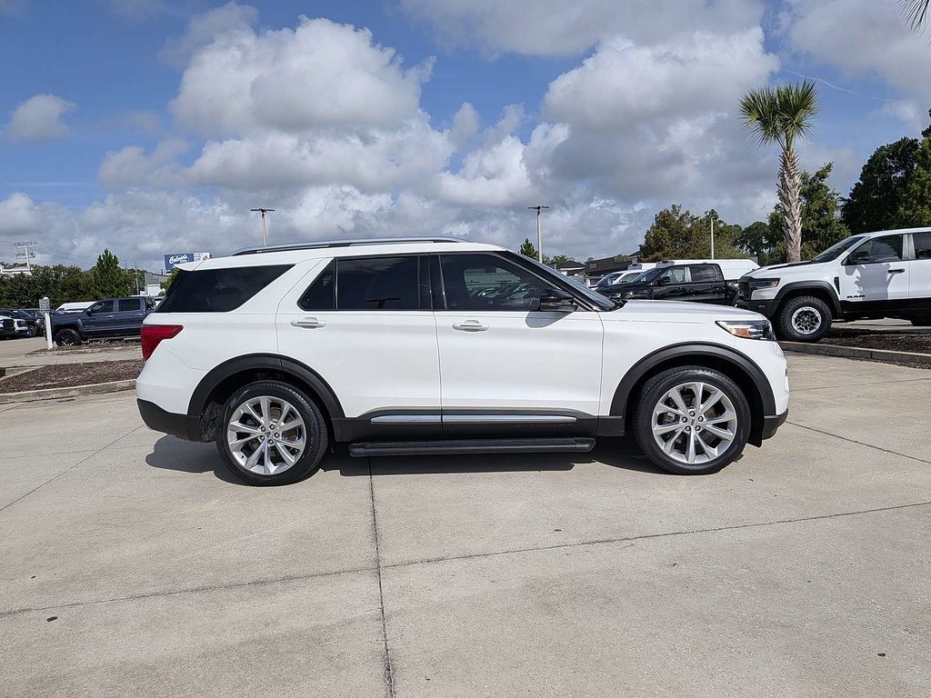 Used 2022 Ford Explorer Platinum w/ Technology Package AWD/4WD image 2