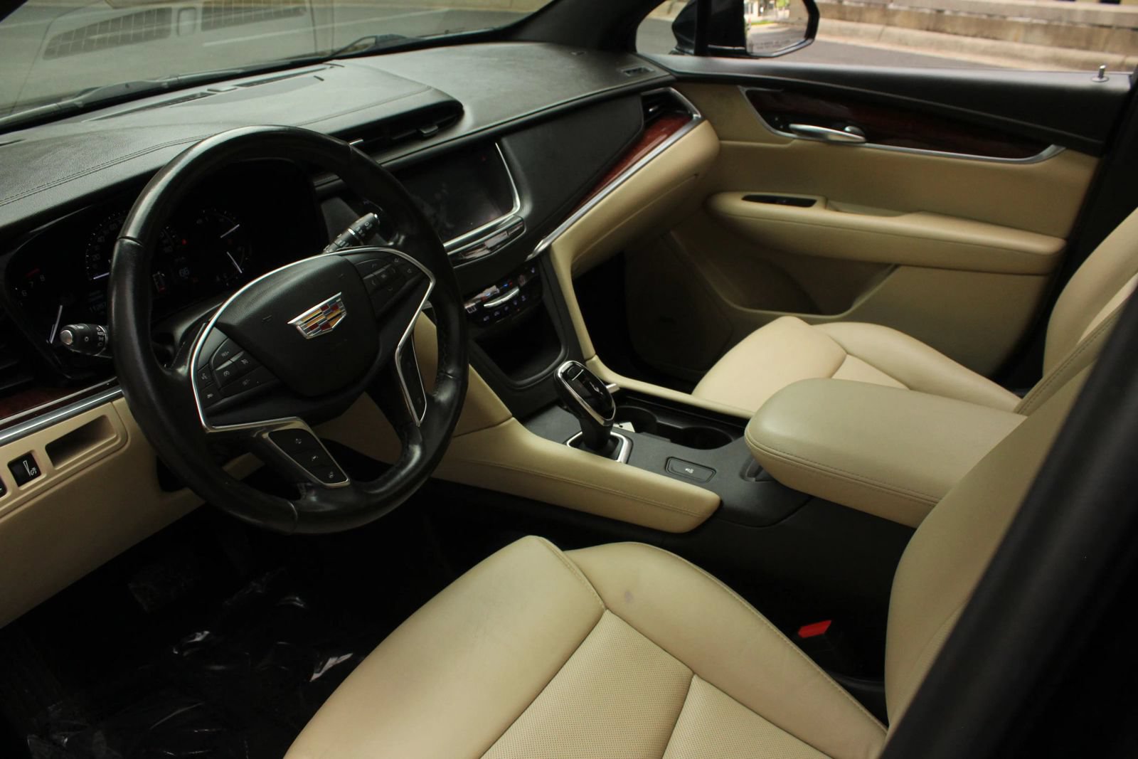 Used 2018 Cadillac XT5 Luxury w/ Driver Awareness Package FWD image 12