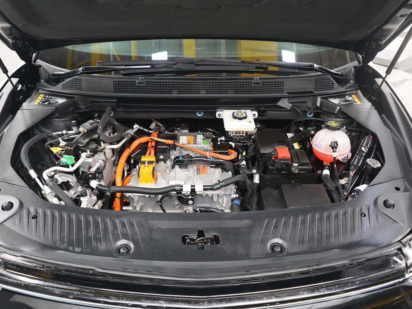 Used 2024 Chevrolet Equinox EV RS FWD image 30