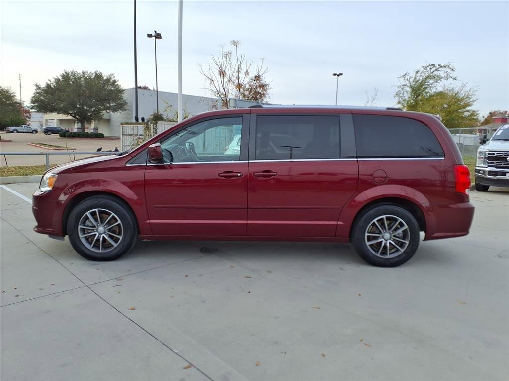 Used 2017 Dodge Grand Caravan SXT image 8