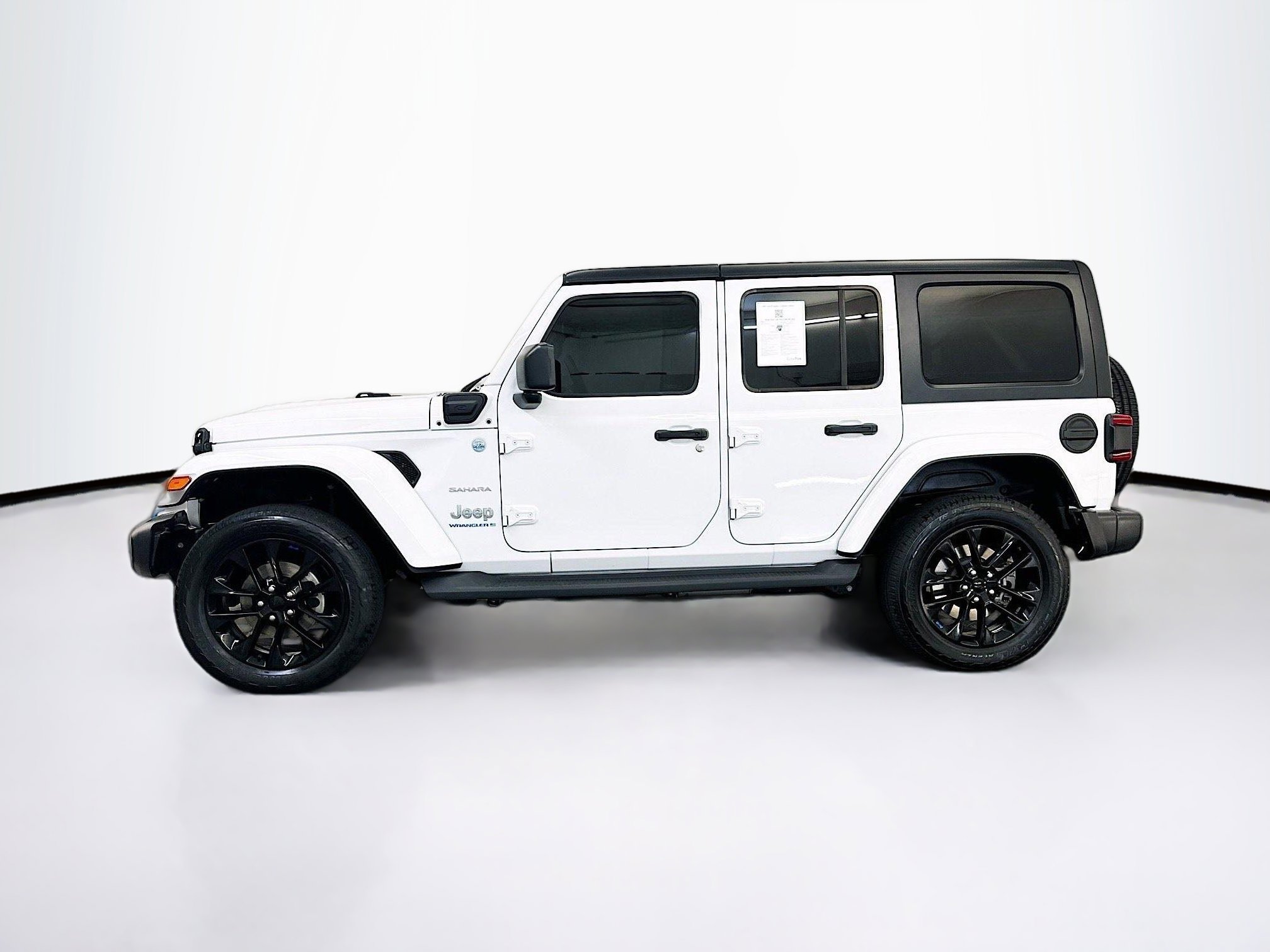 Used 2023 Jeep Wrangler Unlimited Sahara AWD/4WD image 4