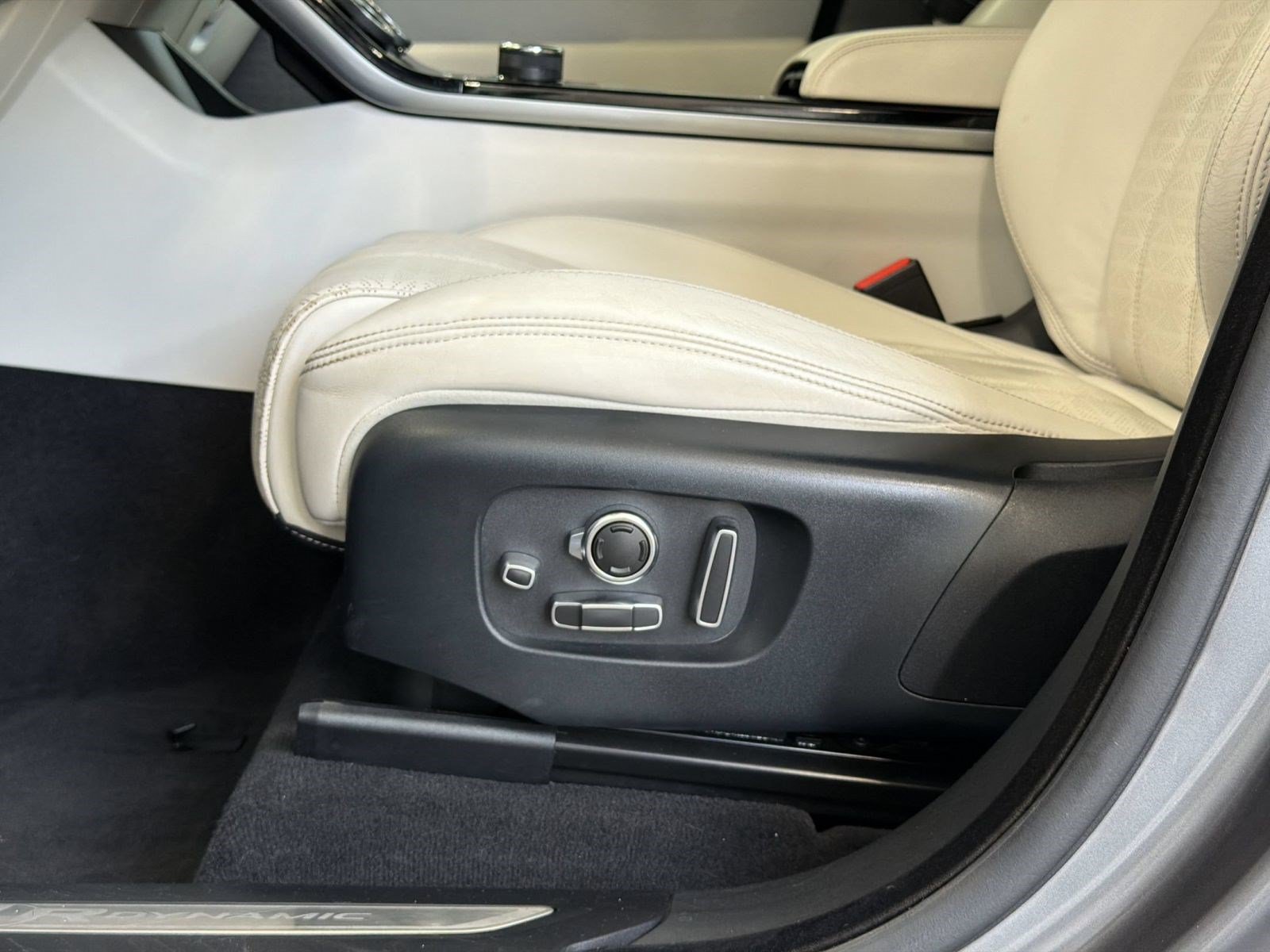 Used 2019 Land Rover Range Rover Velar R-Dynamic HSE AWD/4WD image 14