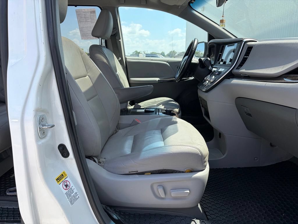 Used 2015 Toyota Sienna XLE w/ XLE Navigation Package FWD image 30