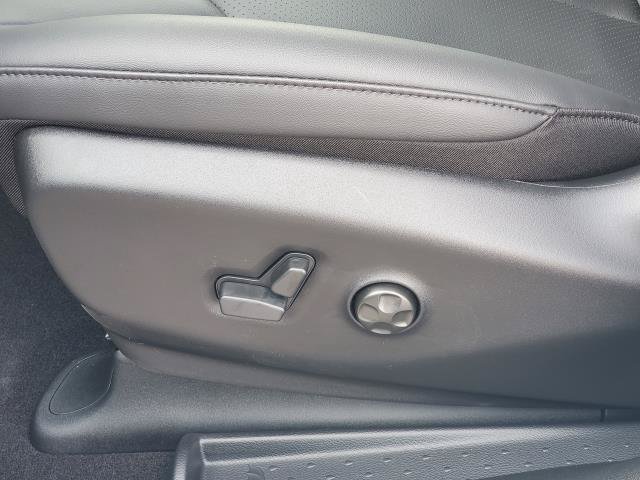 Used 2027 Chrysler Pacifica Select AWD/4WD image 6