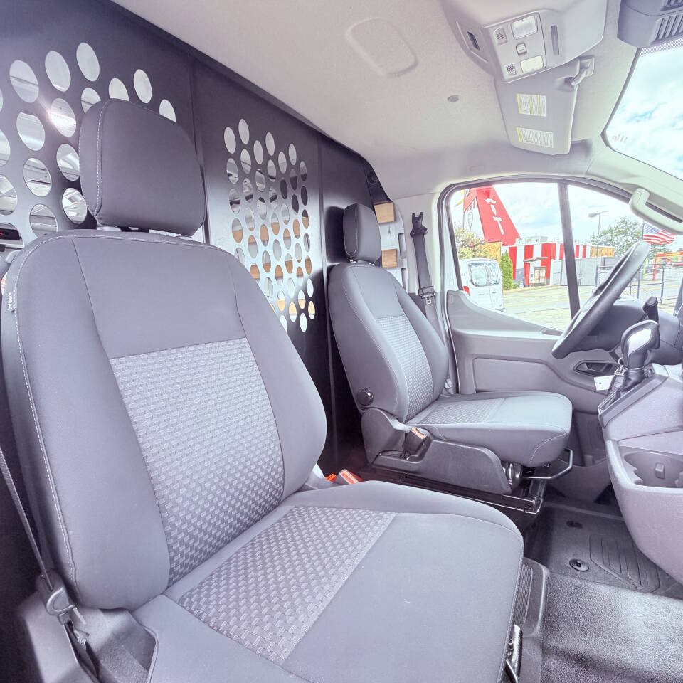 Used 2025 Ford Transit 250 Low Roof w/ Exterior Upgrade Package RWD image 16