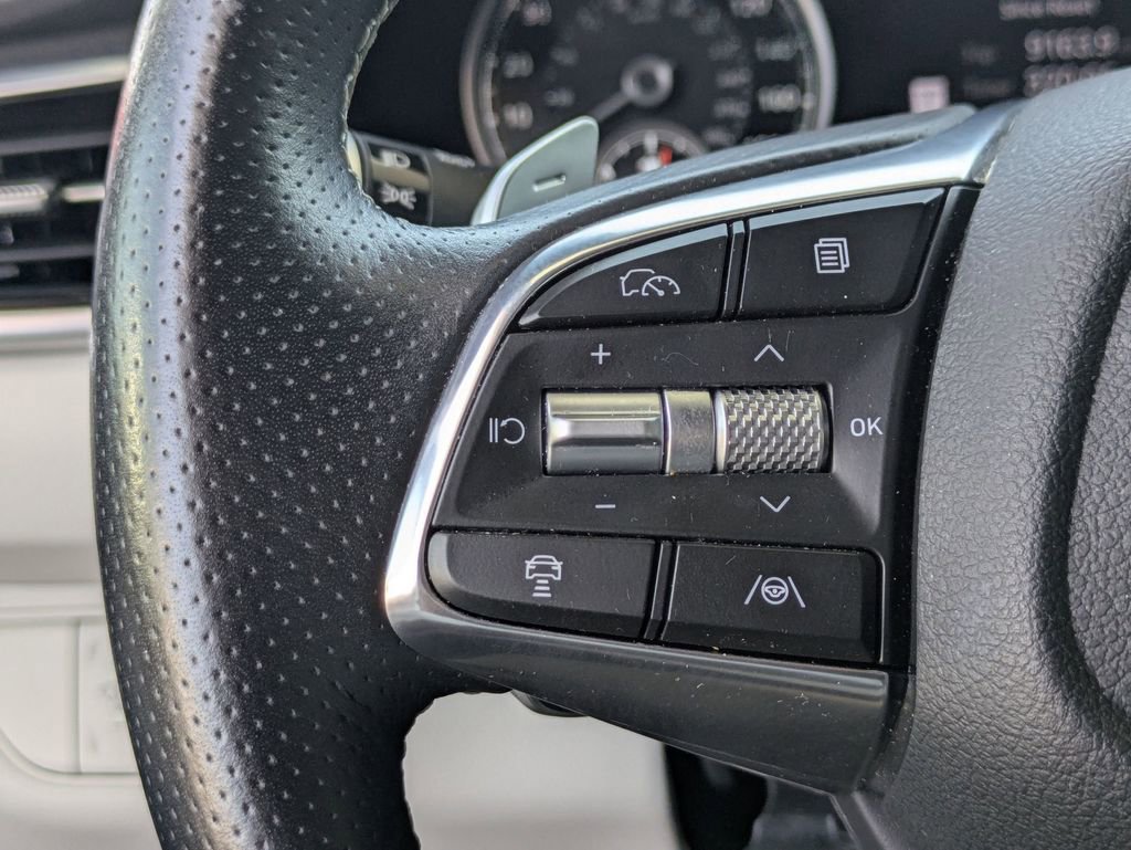 Used 2025 Genesis G70 2.5T RWD image 21