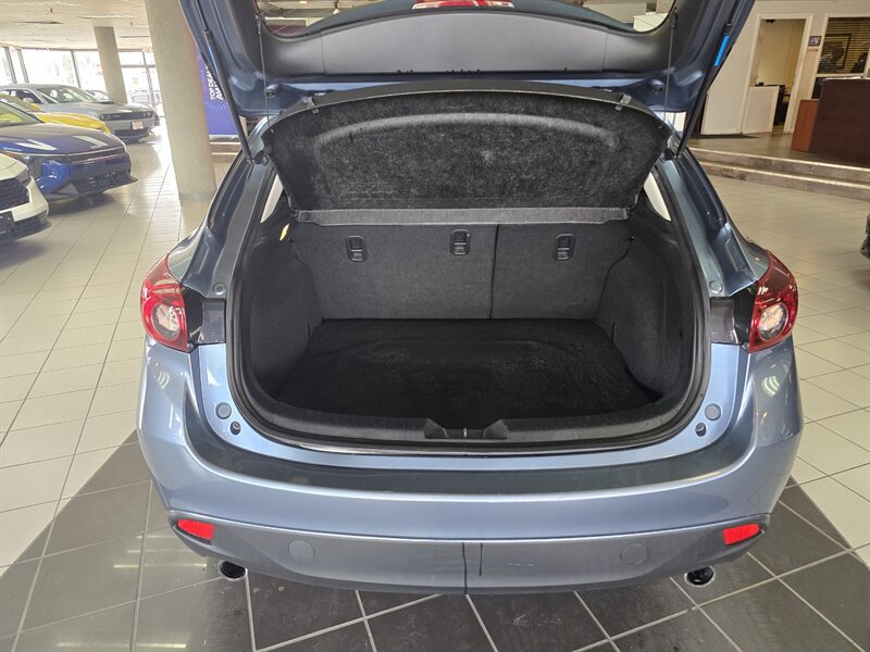 Used 2014 MAZDA MAZDA3 i Touring FWD image 32