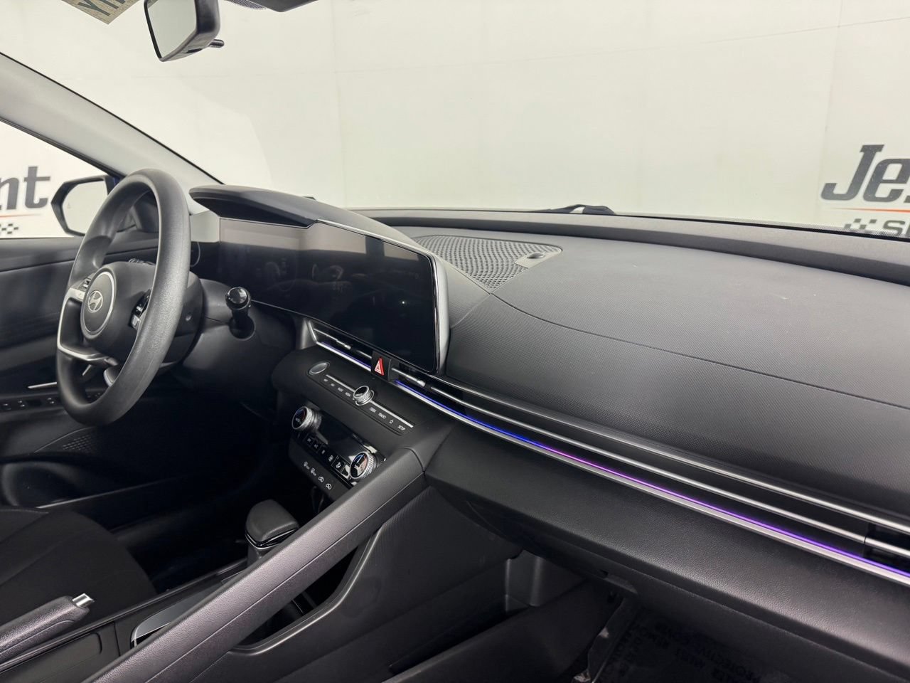 Used 2024 Hyundai Elantra SEL FWD image 32