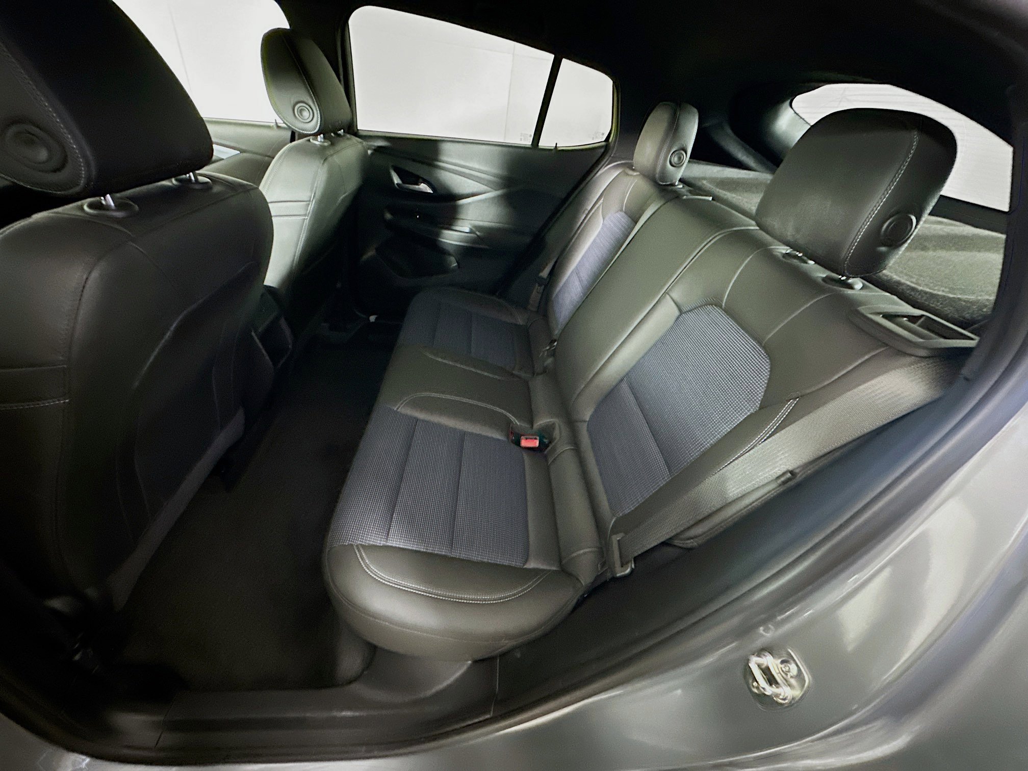 Used 2025 Buick Envista Preferred image 25