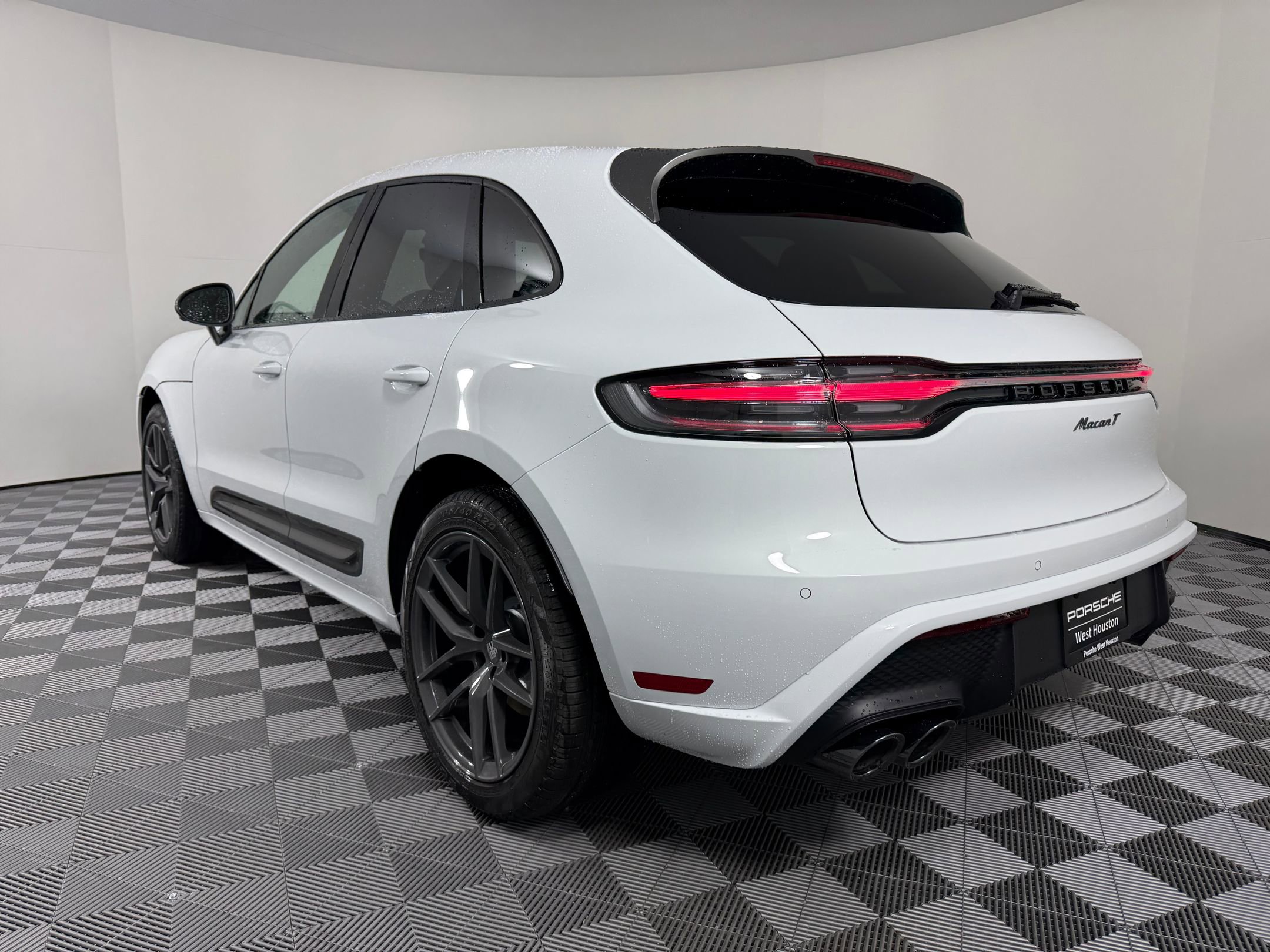 New 2026 Porsche Macan Turbo AWD/4WD image 3