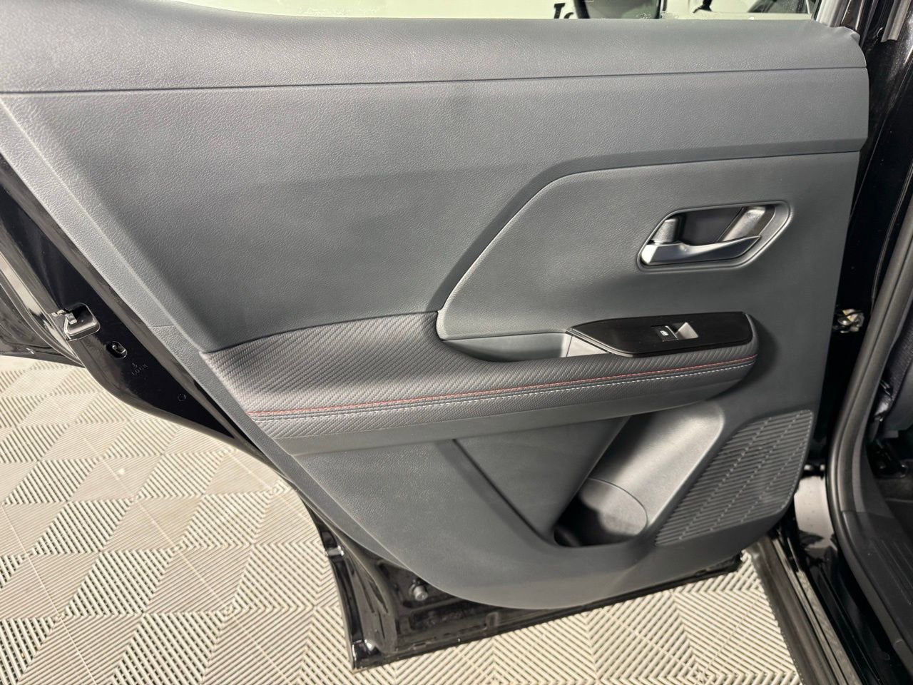 Used 2025 Nissan Kicks SR FWD image 31