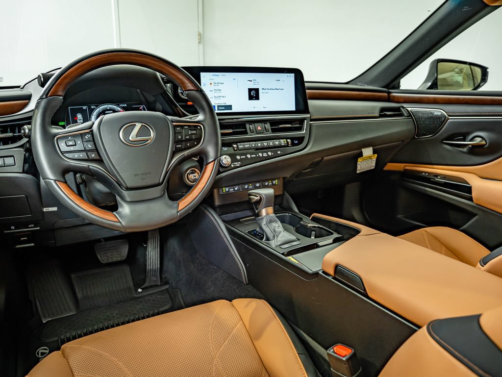Certified 2025 Lexus ES 300h Ultra Luxury w/ Accessory Package (Z2) FWD image 33