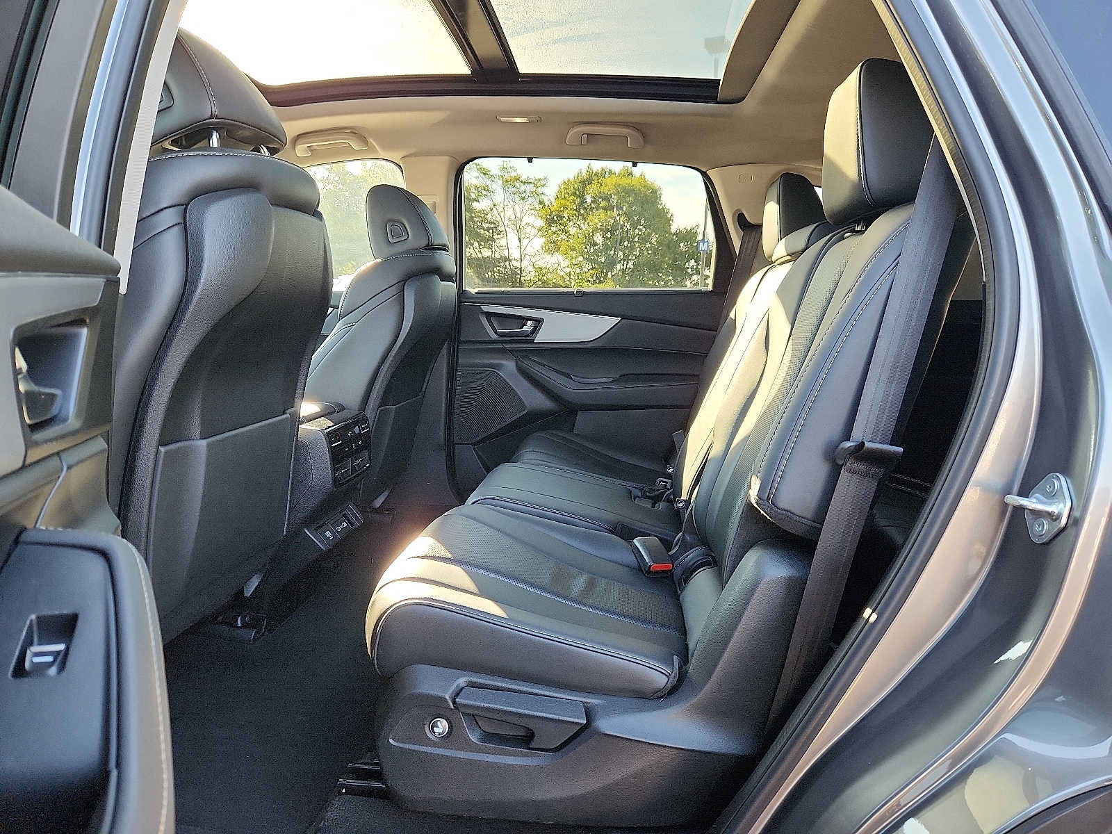Used 2024 Acura MDX w/ Technology Package AWD/4WD image 10