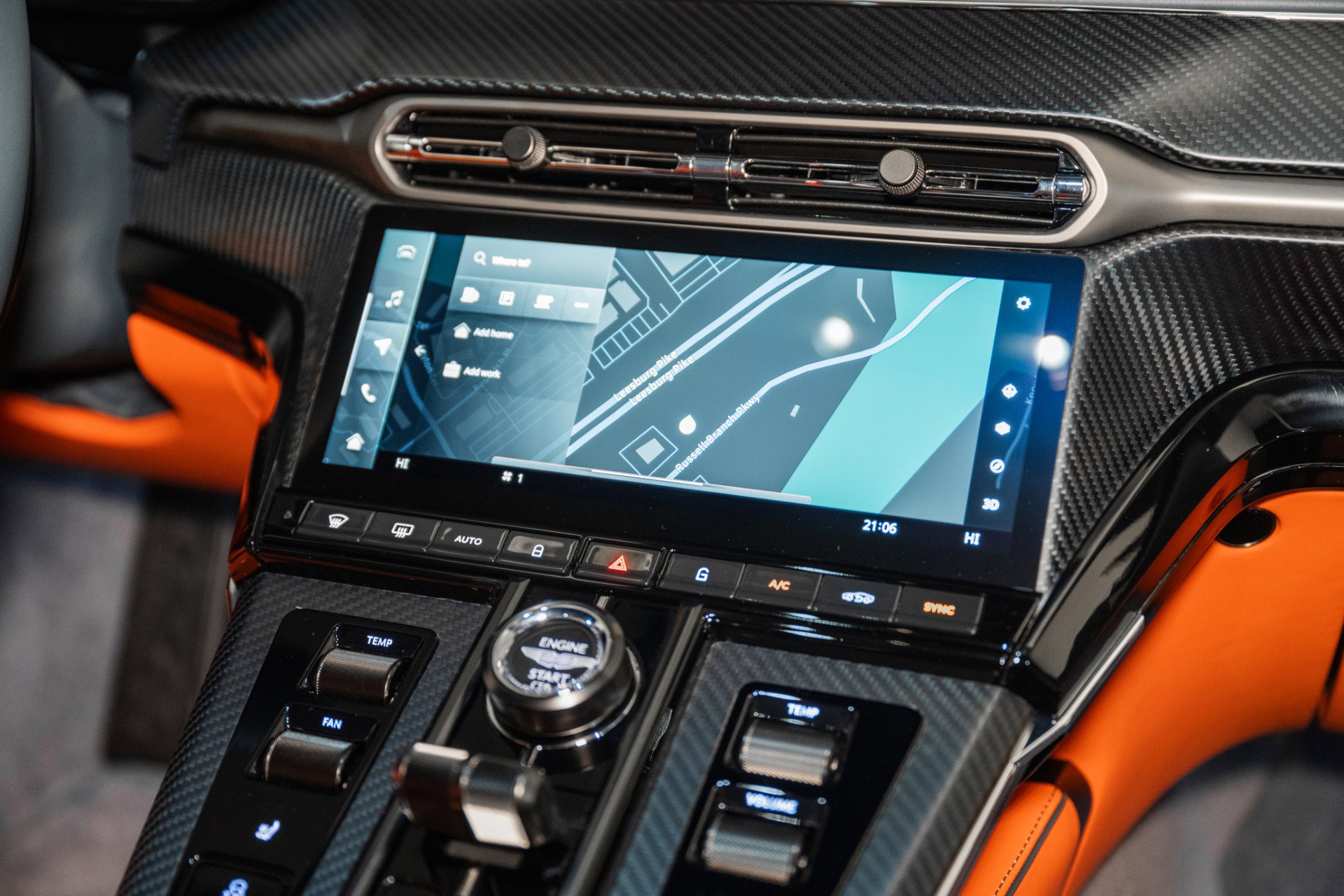 Used 2025 Aston Martin V8 Vantage Coupe image 11