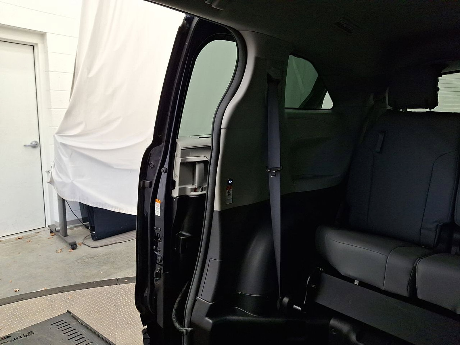 Used 2022 Toyota Sienna XLE image 12