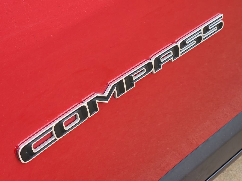 Used 2025 Jeep Compass Limited image 14