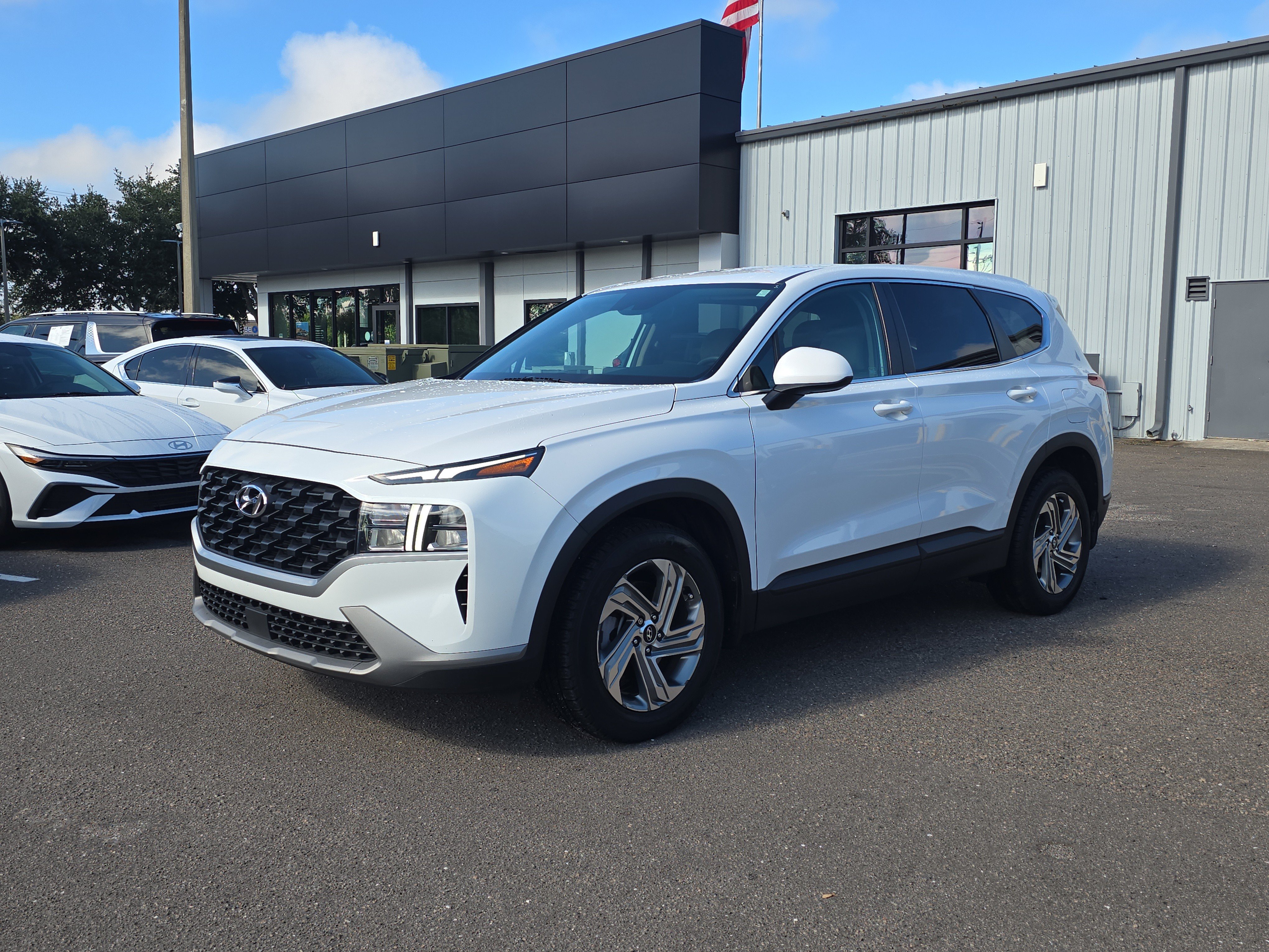Used 2021 Hyundai Santa Fe SE FWD image 4