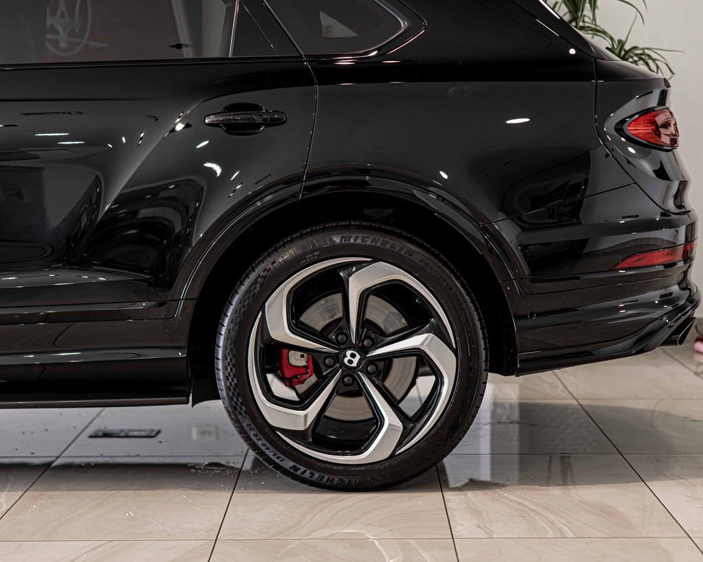 Used 2022 Bentley Bentayga AWD/4WD image 8