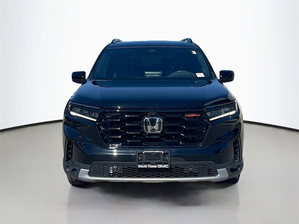 Used 2025 Honda Pilot TrailSport image 2