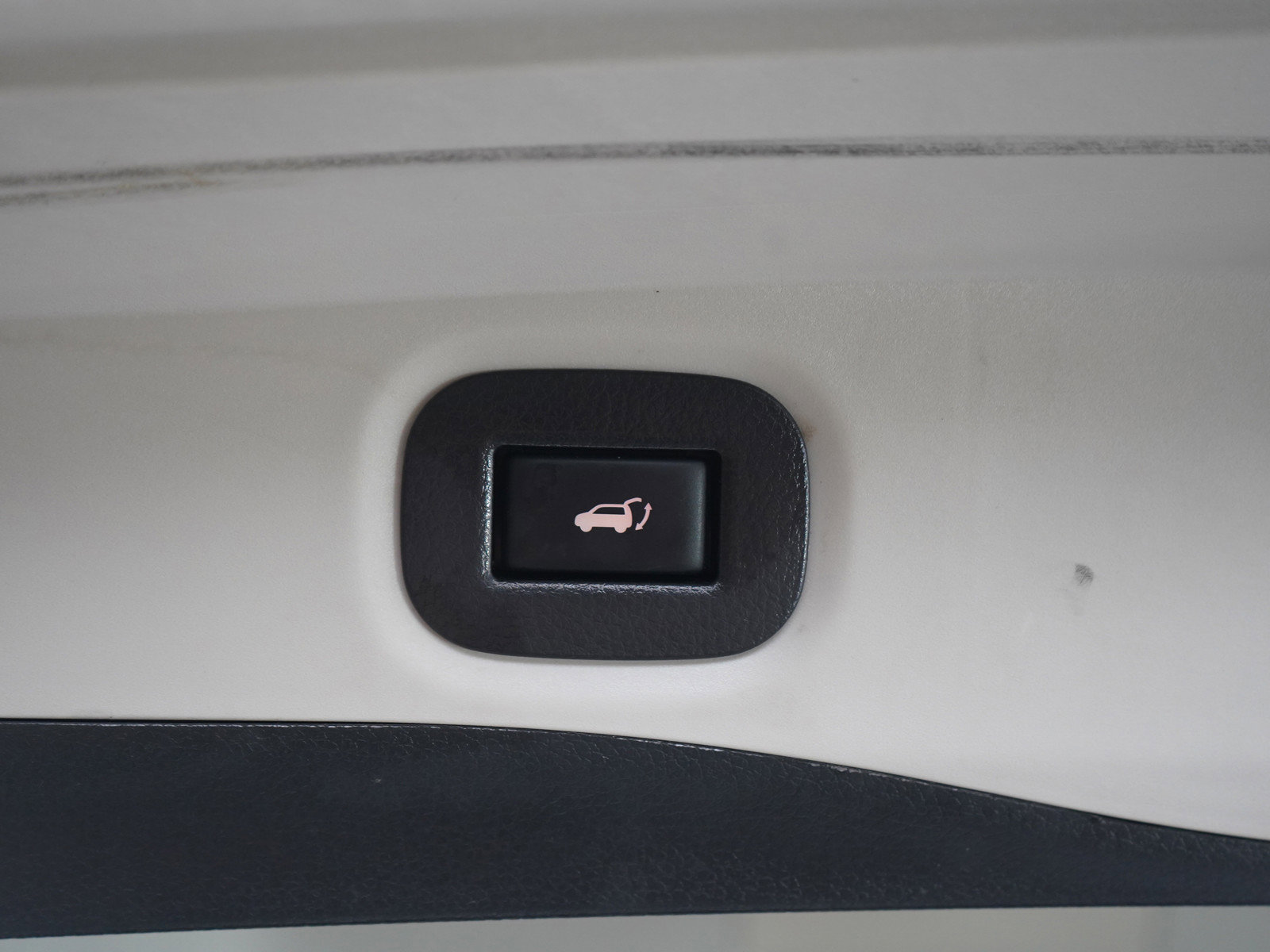 Used 2018 Nissan Rogue SL w/ Premium Package image 17