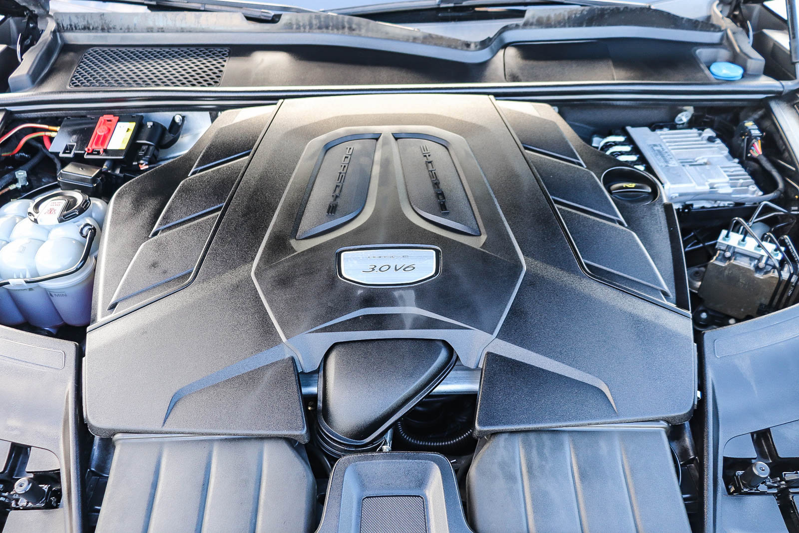 Used 2021 Porsche Cayenne Base image 28