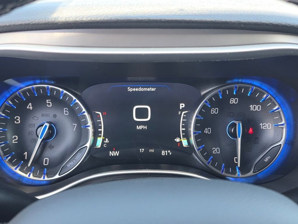 New 2027 Chrysler Pacifica Limited w/ Family Tech Group FWD image 22