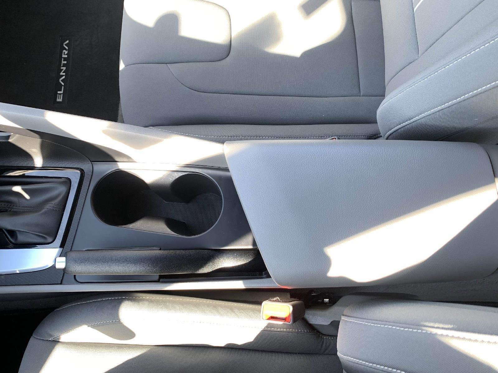 Used 2024 Hyundai Elantra SEL image 27