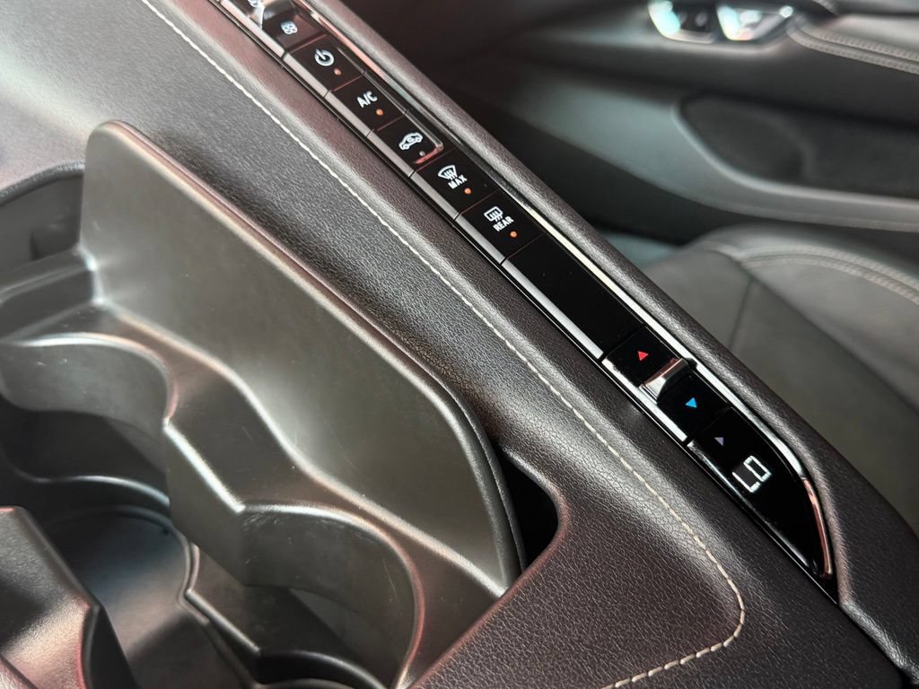 Used 2022 Chevrolet Corvette Stingray Coupe w/ Z51 Performance Package RWD image 28