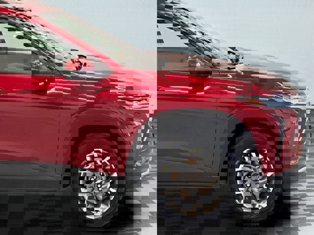 Used 2025 Chevrolet Trax LT image 7