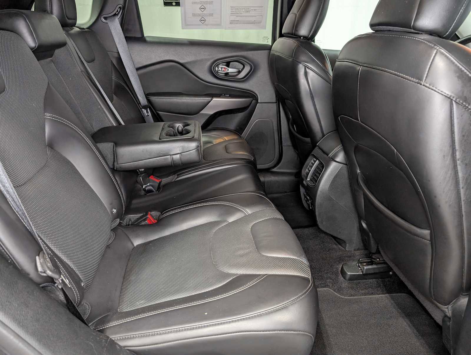 Used 2019 Jeep Cherokee Limited image 43