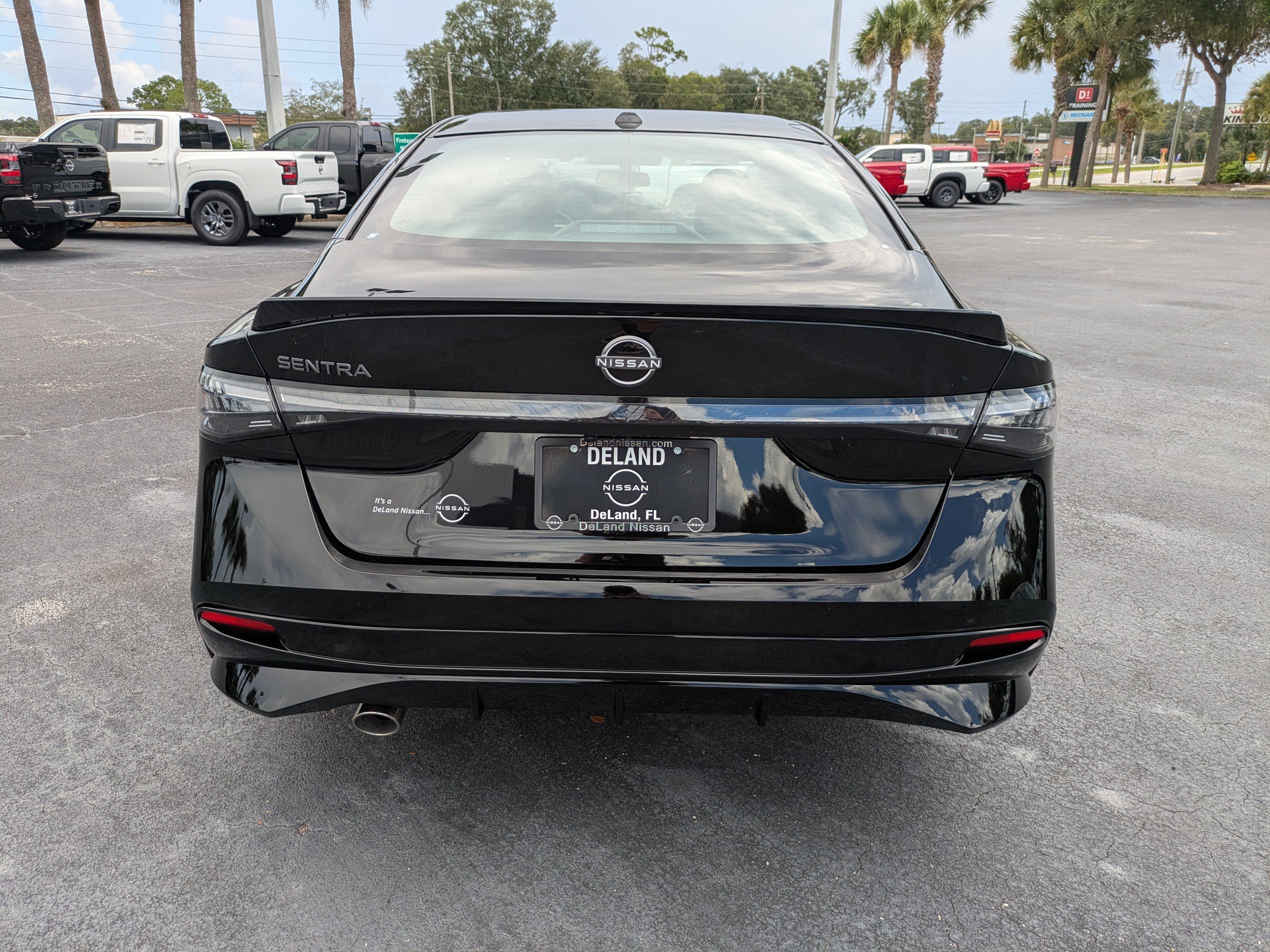New 2027 Nissan Sentra SR FWD image 5