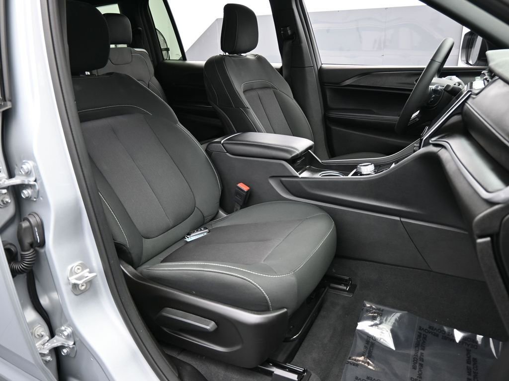 Used 2024 Jeep Grand Cherokee L Laredo w/ Luxury Tech Group I image 47