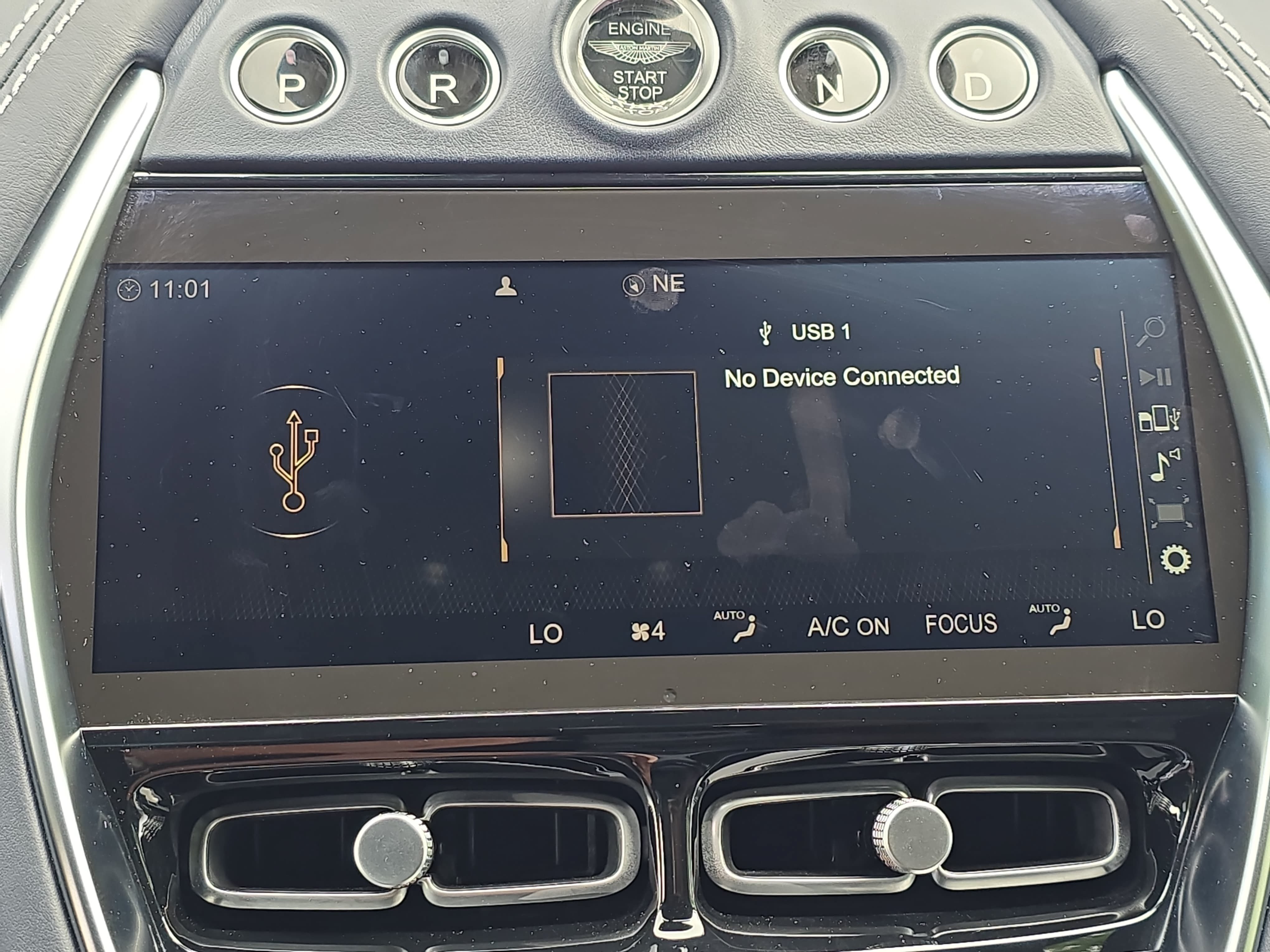 Used 2021 Aston Martin DBX AWD/4WD image 23