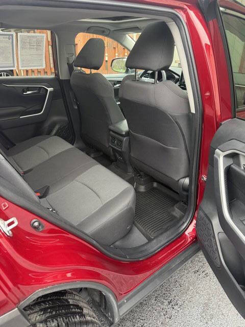 Used 2020 Toyota RAV4 XLE w/ Convenience Package image 7