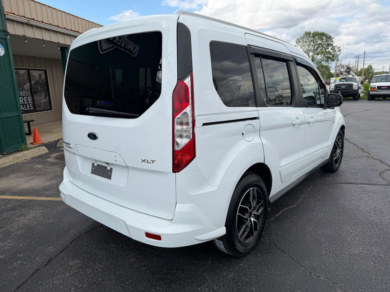 Used 2016 Ford Transit Connect XLT FWD image 3
