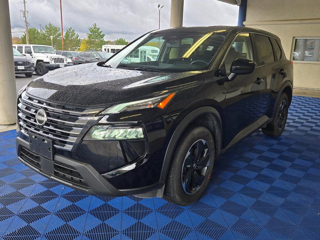 Used 2025 Nissan Rogue SV image 3